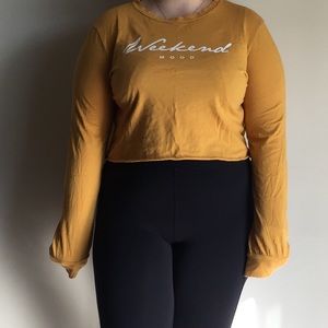 Corpped long sleeve top